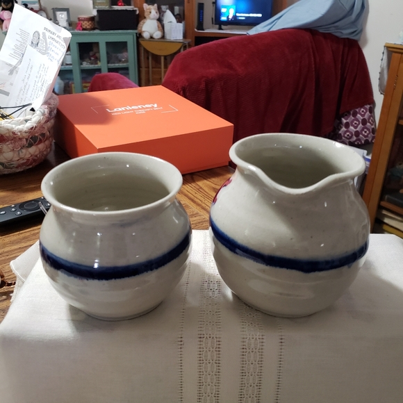 Rustic Country Pottery Pitcher and Sugar Bowl - Picture 2 of 8